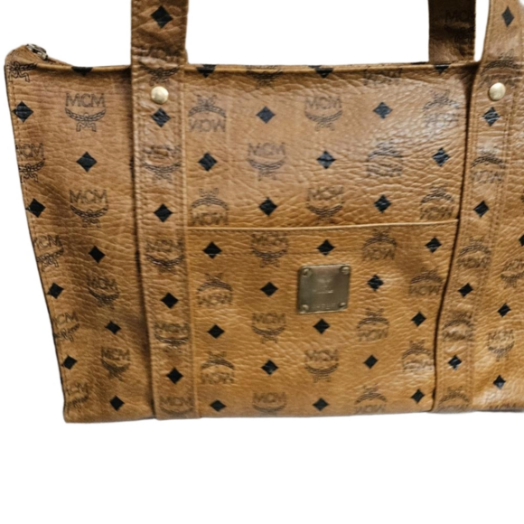 MCM Handbags - 💘💯MCM Leather Shoulder Bag😃😄